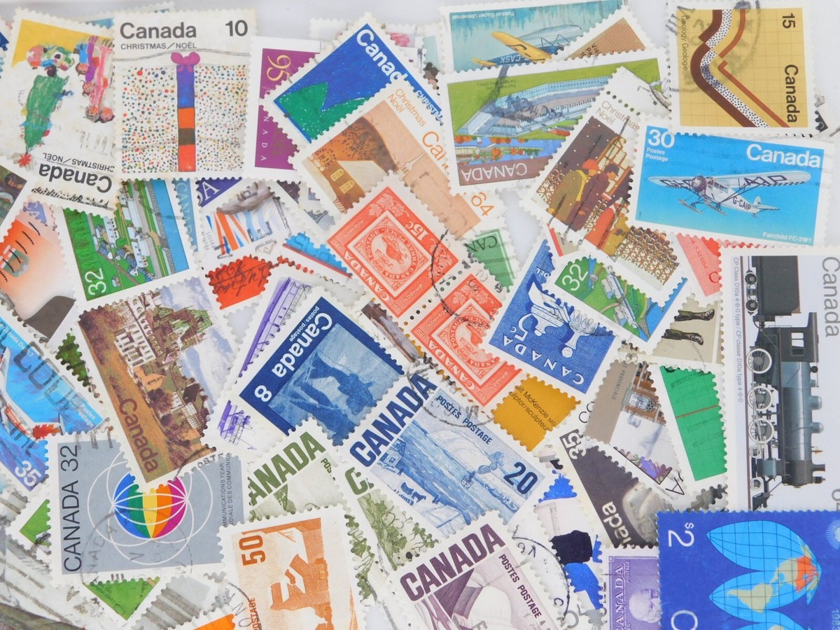 STAMP CANADA Commemorative 100pc lot off paper philatelic