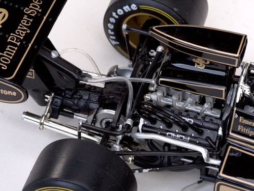 Quartzo 18280 Lotus 72D Winner British GP 1972 - Emerson Fittipaldi 1/18 Scale - Picture 7 of 9