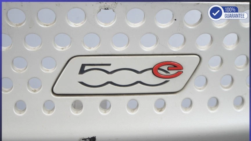 Parrilla inferior trasera eléctrica Fiat 500 2013-2019 68206911AA OEM Foto 4 de 4