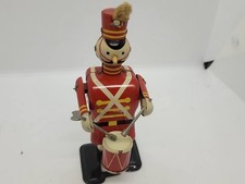 NICE VINTAGE 1961 LINEMAR TIN  WIND UP DISNEY MARCHING SOLDIER DRUMMER