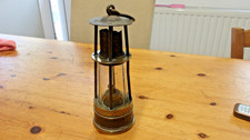 ancienne lampe de mineur modèle peu courant avec grand verre