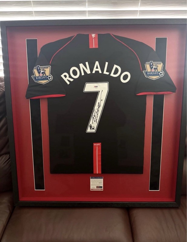 Cristiano Ronaldo Signed Manchester United Jersey PSA Auth Soccer Framed