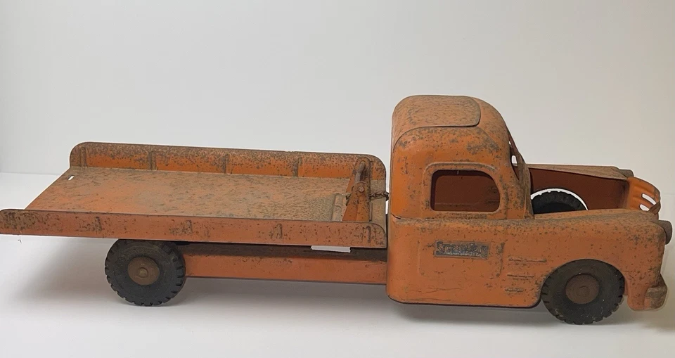 Structo Flatbed Tow Truck Wrecker Pressed Steel Orange 1950s Restoration Parts - Image 2 of 4