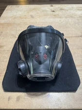 Scott AV-3000 HT Fire Fighter SCBA Mask w/ Amp Bracket SIZE: Medium 5-pt net Di