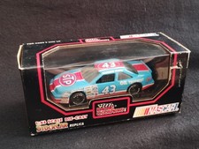 RICHARD PETTY RACING CHAMPIONS 1/43 DIE-CAST STOCK CAR STP 43 BLUE
