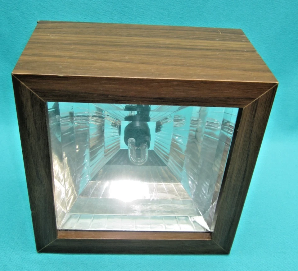 VINTAGE LITE F/X # 18221 XENON STROBE FLASHING PARTY LIGHT--A-1 - Image 2 of 4