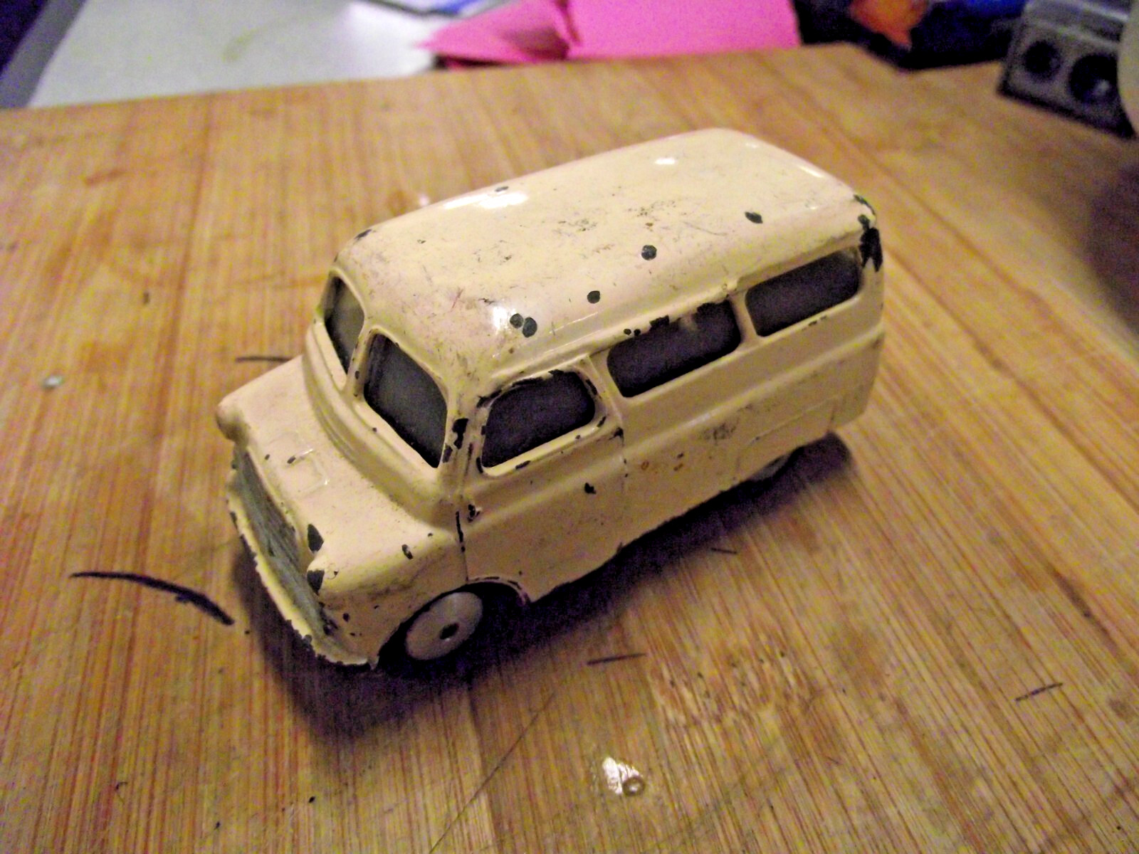 Corgi 404, Bedford Dormobile - Free Price Guide & Review