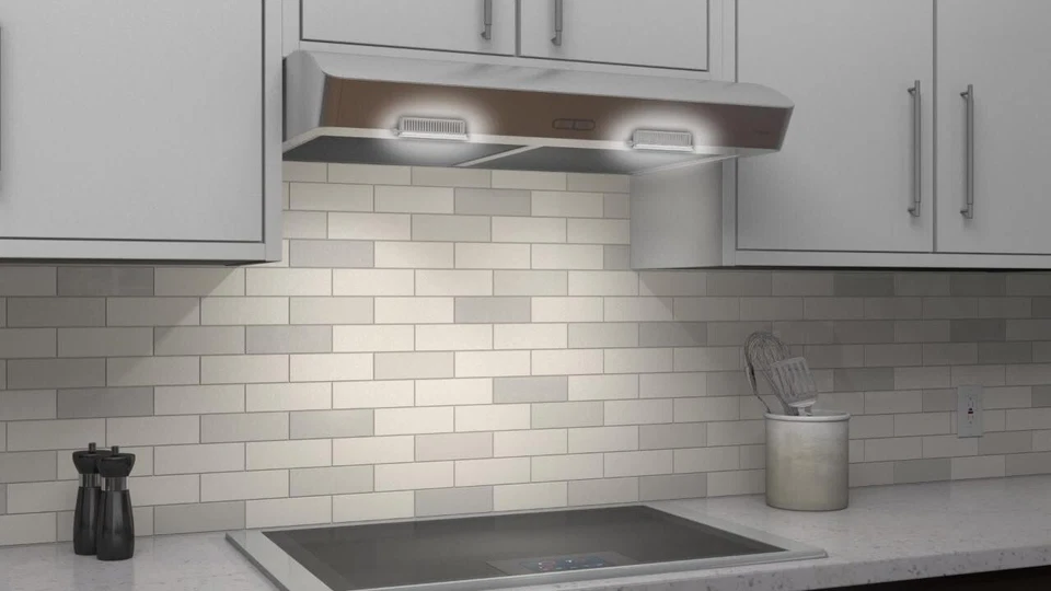 Soplador de acero inoxidable Broan-NuTone debajo del gabinete 36" 375 Max Foto 2 de 4