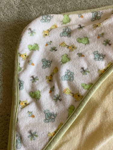 First Moments Unisex Yellow Green White Elephant Giraffe Hooded Baby Bath Towel - Picture 2 of 7