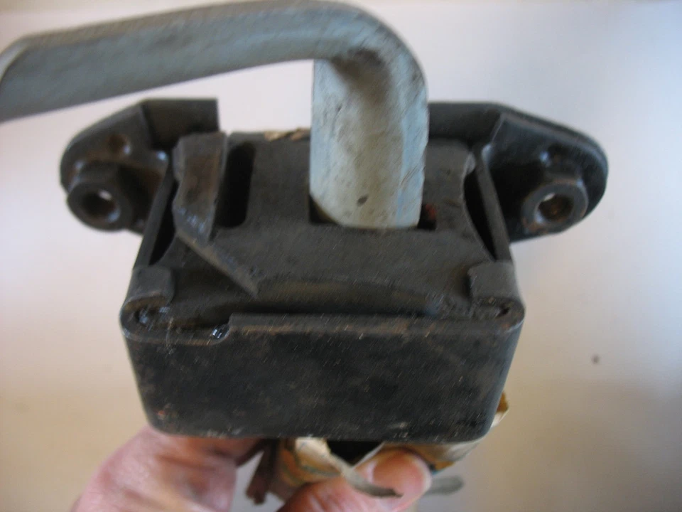 GM 339036 SOPORTE DE SUSPENSIÓN DE ESCAPE 1971 1972 1973 1974 1975 CHEVROLET VEGA MONZA Foto 2 de 4