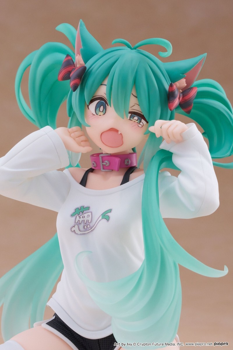 TAITO Hatsune Miku Desktop Cute Figure Cat Ears T Shirt ver