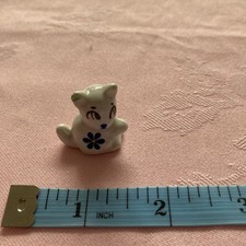 Wade minikin cat with flower on front and back