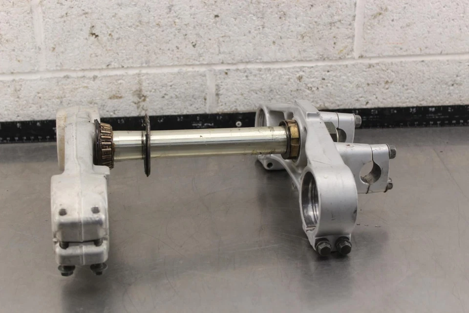 Yamaha YZ250F 2002 horquillas delanteras inferior superior triple árbol vástago abrazadera O920 Foto 3 de 4