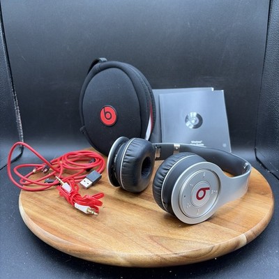 Beats by Dr. Dre Solo3 Wireless On-Ear Headphones Silver - Pouch Included