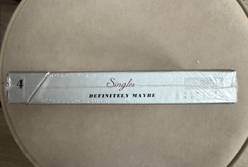 OASIS Definitely Maybe Singles - 4 x COLOURED 7" VINYL BOX SET - *SEALED* - Image 3 of 4