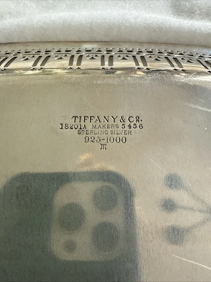 Plato de plata de ley Tiffany & Co medidas 9x9 pesa 14,1 oz Foto 3 de 3