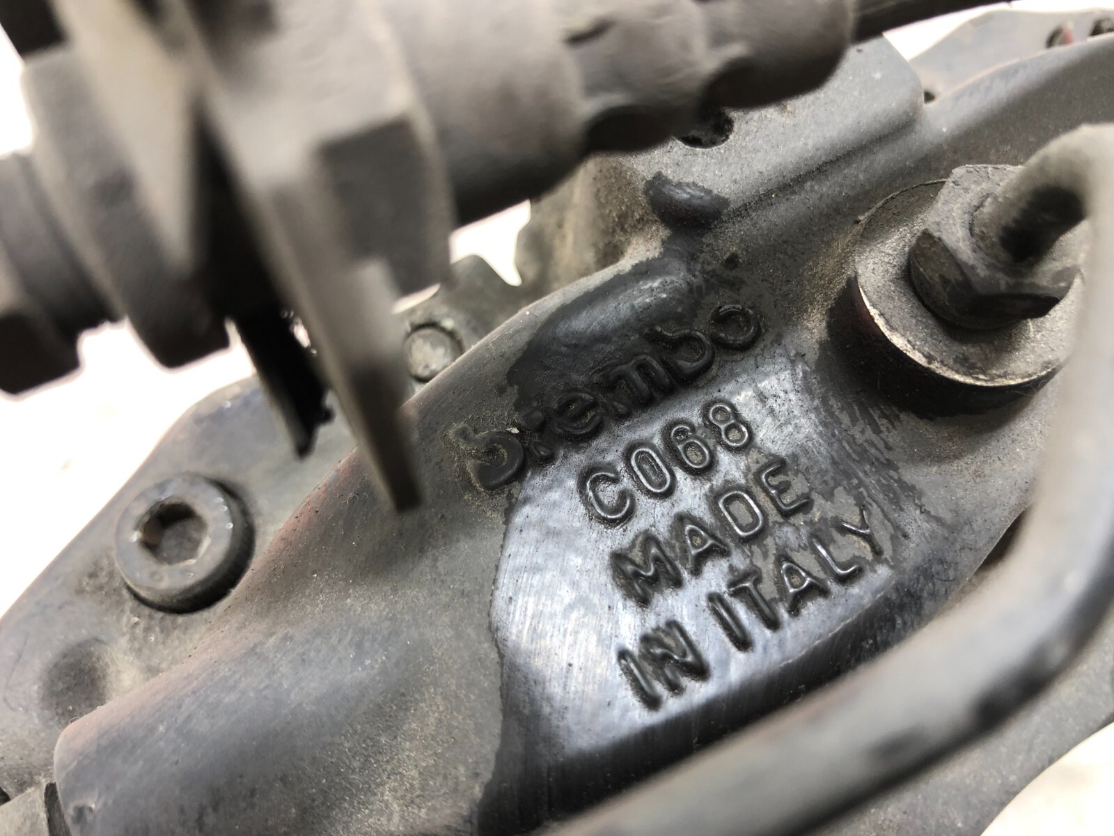 2014-2019 MASERATI GHIBLI SQ4 AWD RIGHT PASSENGER REAR BRAKE CALIPER OEM BREMBO.