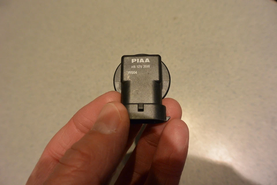 PIAA 3900K XTreme White Hybrid DOT Halogen Headlight ONE BULB H11 - Image 2 of 2