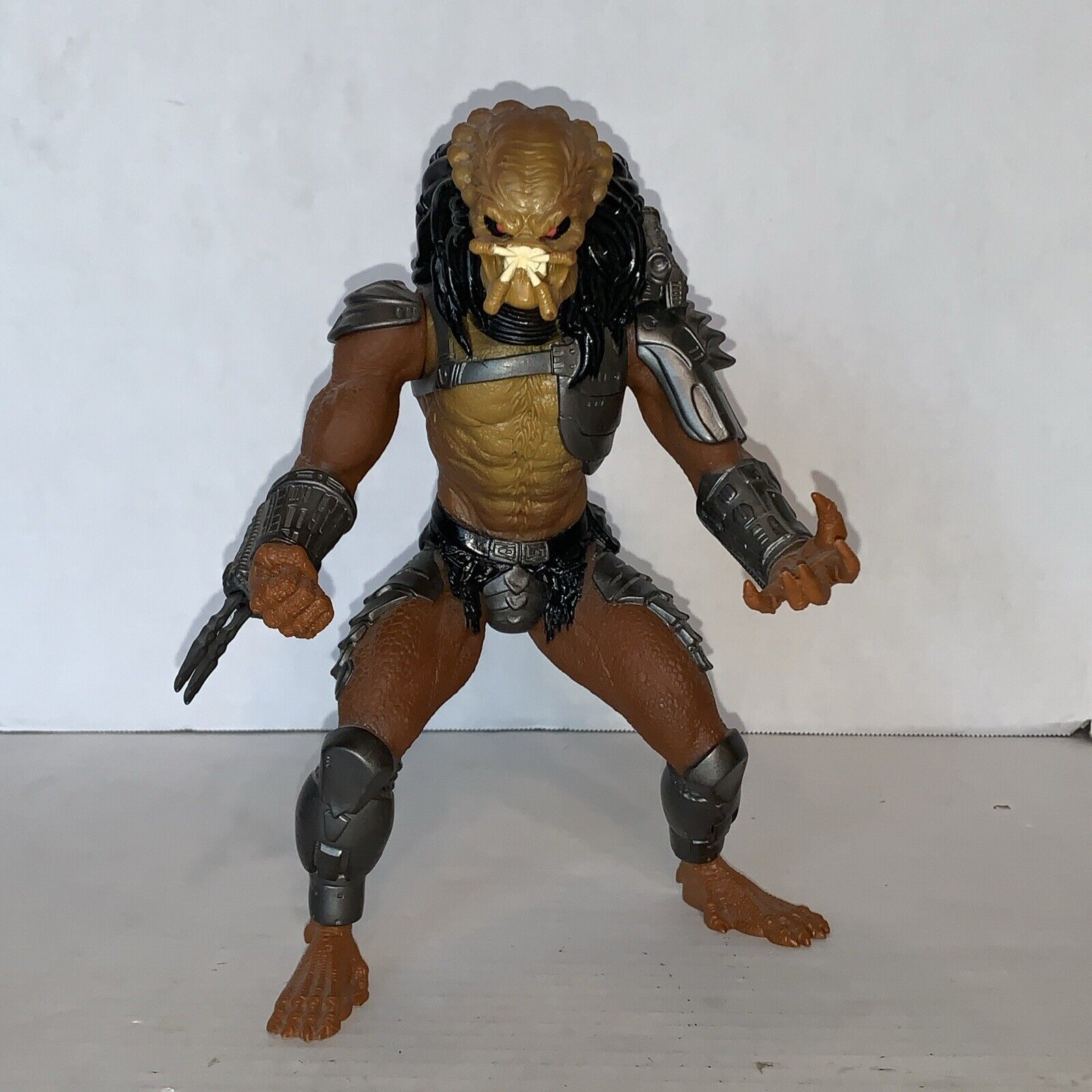 Ultimate Predator Alien Hunter 10 Inch. Action Figure Kenner 1995 No Disk Vtg.