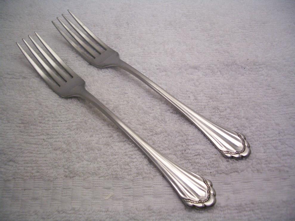 Oneida MARQUETTE Set of 2 Dinner Forks 7 3/4" Community Cube Stainless