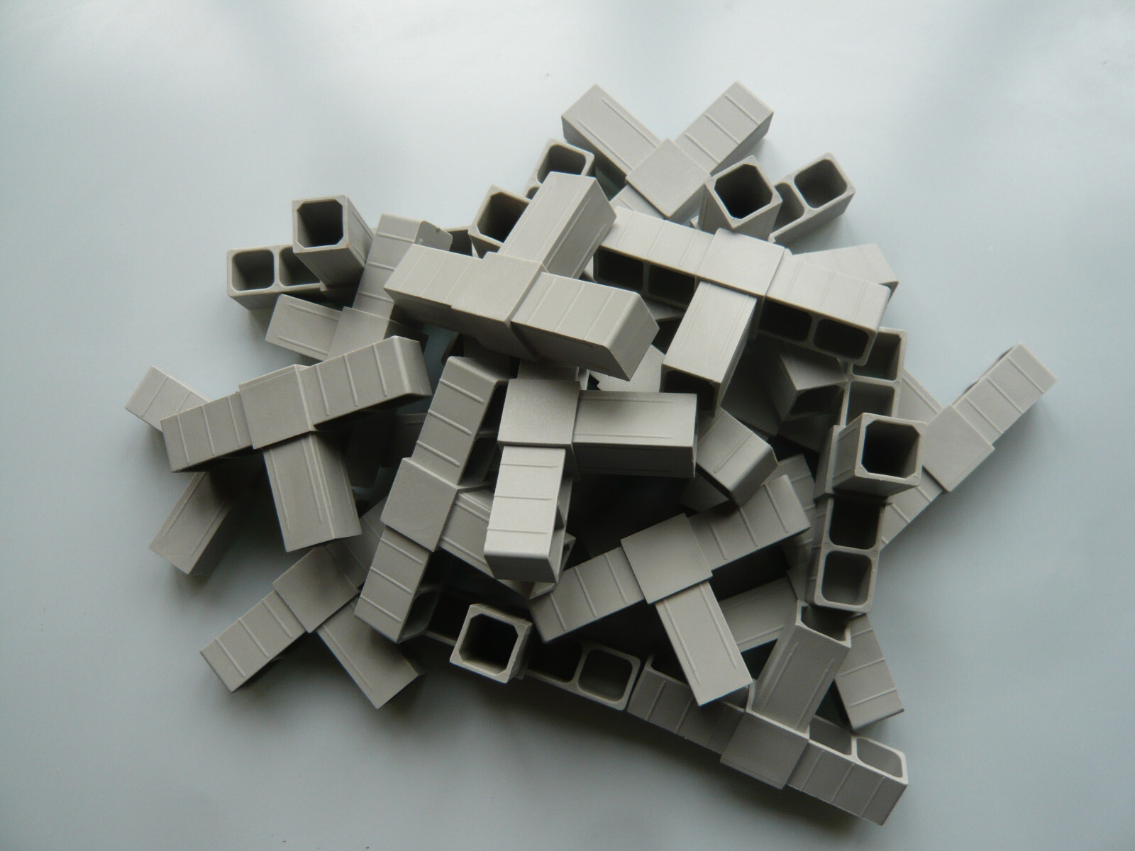 Embouts d'assemblage 4PLATS pour créer votre mobilier en tube 25x25