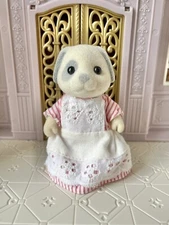 Sylvanian Families Mrs Patch Dog Hotel Maid Cleaner Figure Grand/Regency Hotel