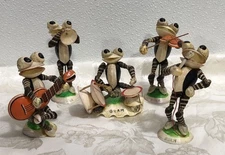 5 Vintage Souvenir ￼Frog Toad Guam Band Musicians Sea Clam Shell Figures “AS IS”