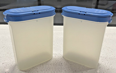 Tupperware Salt Pepper Spice Dry Seasoning Shaker Blue Modular Mate Pair VGUC
