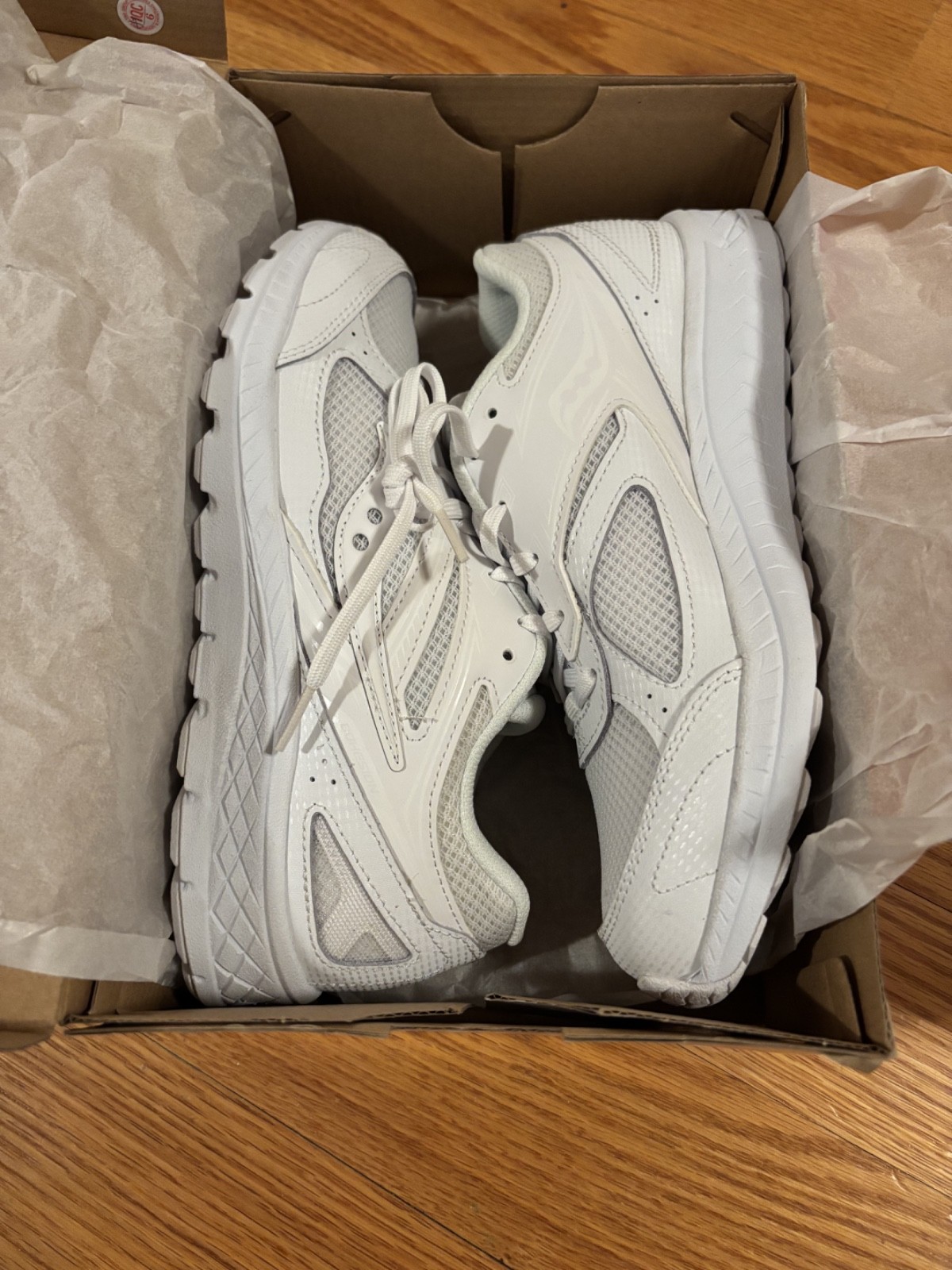 Saucony Kids Boys Cohesion 14 LTT Shoes Size 6.5 White Sneaker SK265087 thumbnail 2