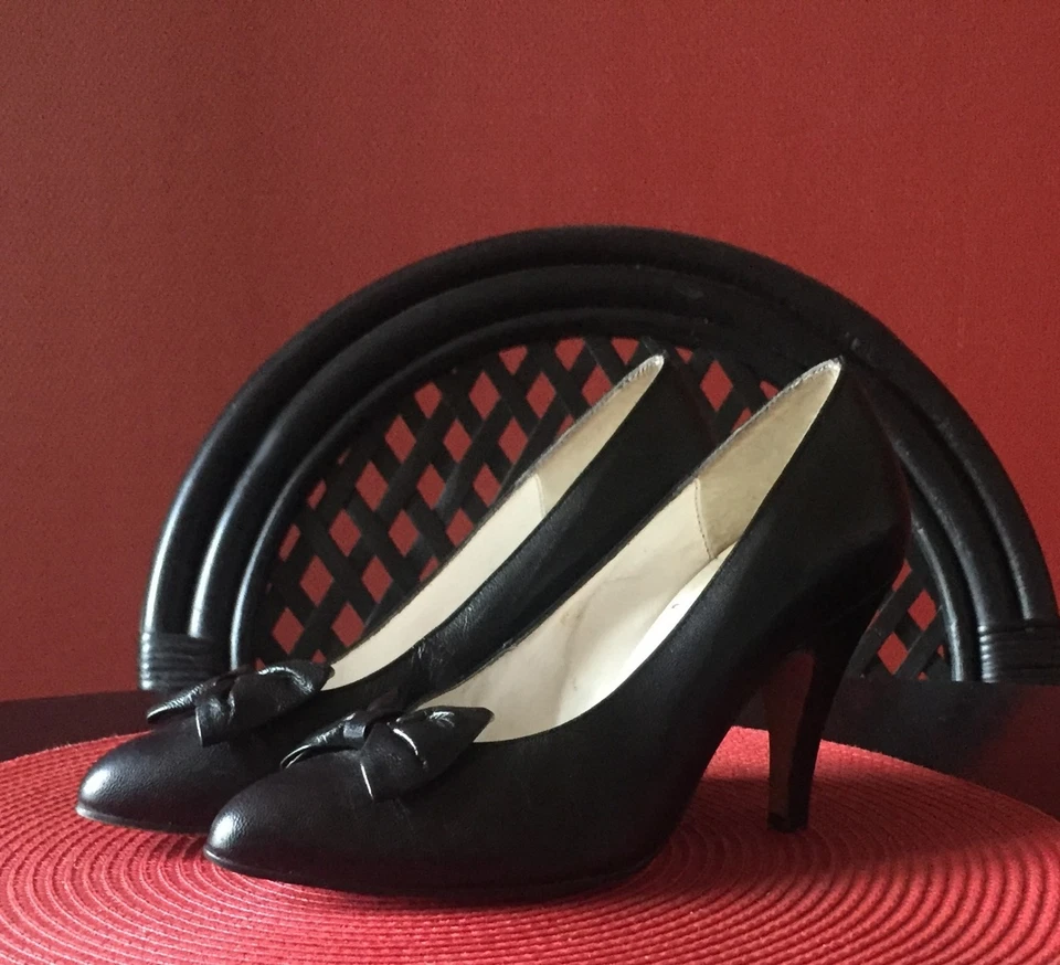 Escarpins Noir Cuir intérieur et extérieur Taille 36 La Chausséria Vintage - Photo 1/4