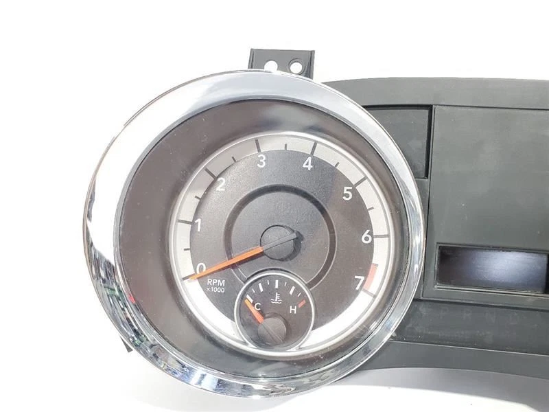 Velocímetro sin información del vehículo OEM 2014 Dodge Ram Caravan Foto 2 de 4
