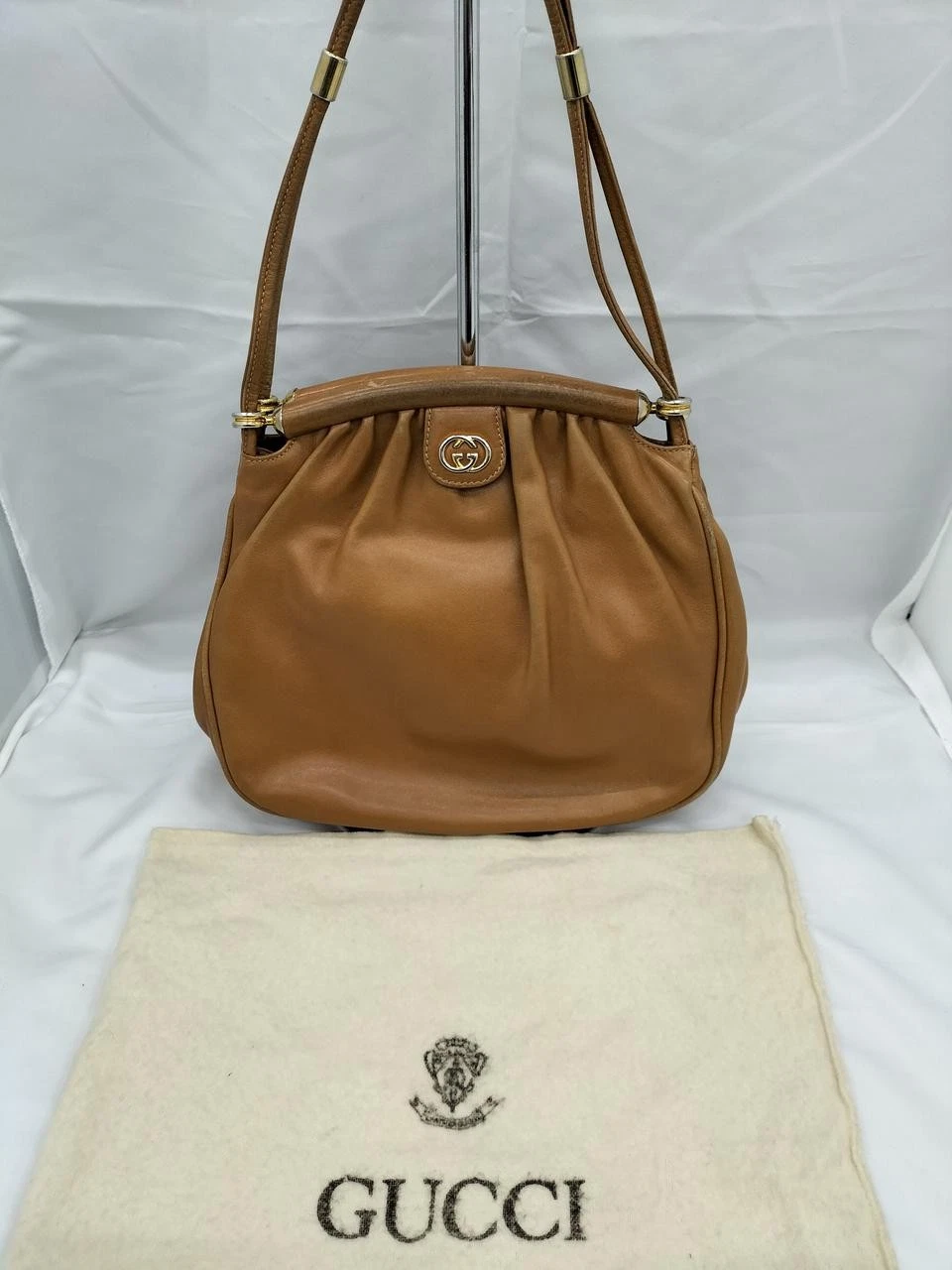 Gucci — GUCCI camel shoulder bag 9.4 inches
