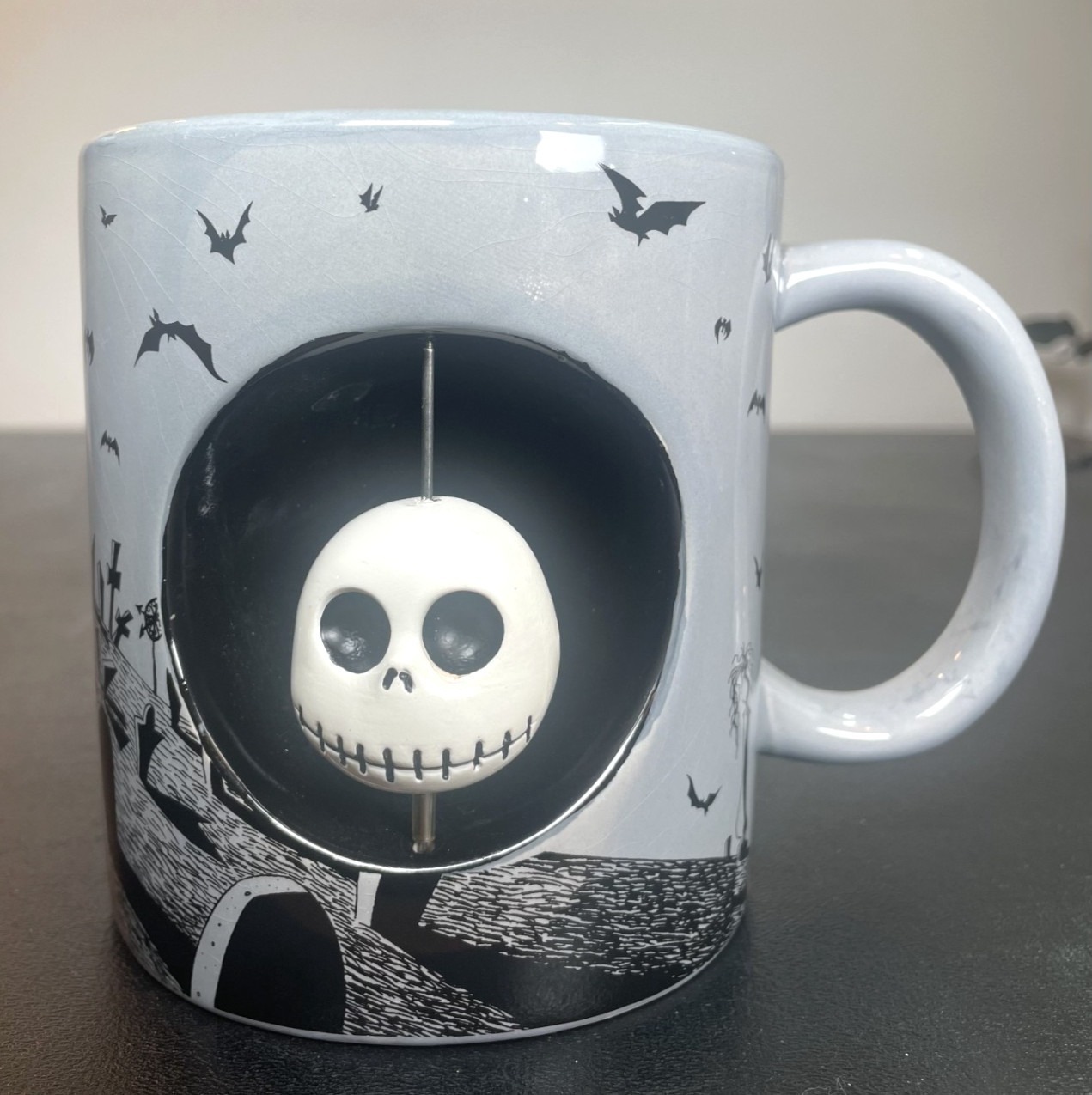Taza de café Spinning Jack Skellington Disney Pesadilla antes de Navidad 20 oz.