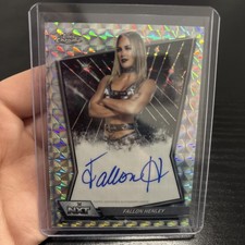 Fallon Henley 2026 Topps Chrome WWE #NXT-FAL Geometric Refractor NXT Auto (A)