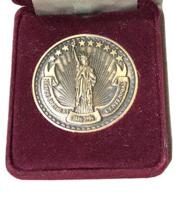 COIN STATUE OF LIBERTY 1886-1986 CENTENNIAL MEDALLION TOKEN CASED