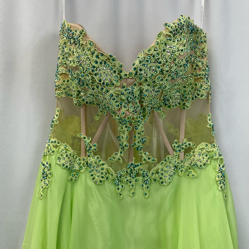 Bdazzle Ball Gown Women's Green Lace Maxi Sweetheart Neck