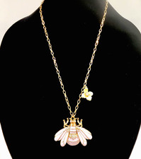NEW BETSEY JOHNSON GOLD TONE CHAIN,PINK LARGE BEE PENDANT LONG NECKLACE