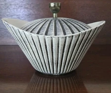Vintage Royal Haeger Art Deco Retro Fluted Lidded Dish R 1903-Ivory & Black