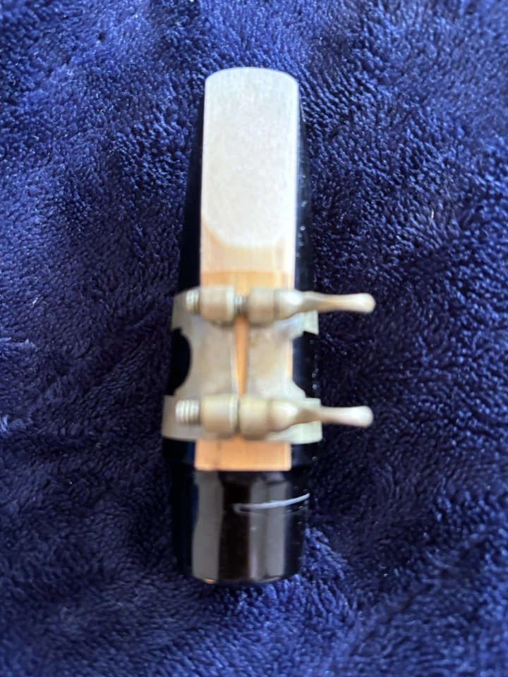 Saxofón alto usado hecho en EE. UU. listo para tocar Foto 4 de 4