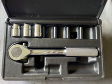 Push Button Ratchet SK Tools Socket Set In Plastic Case