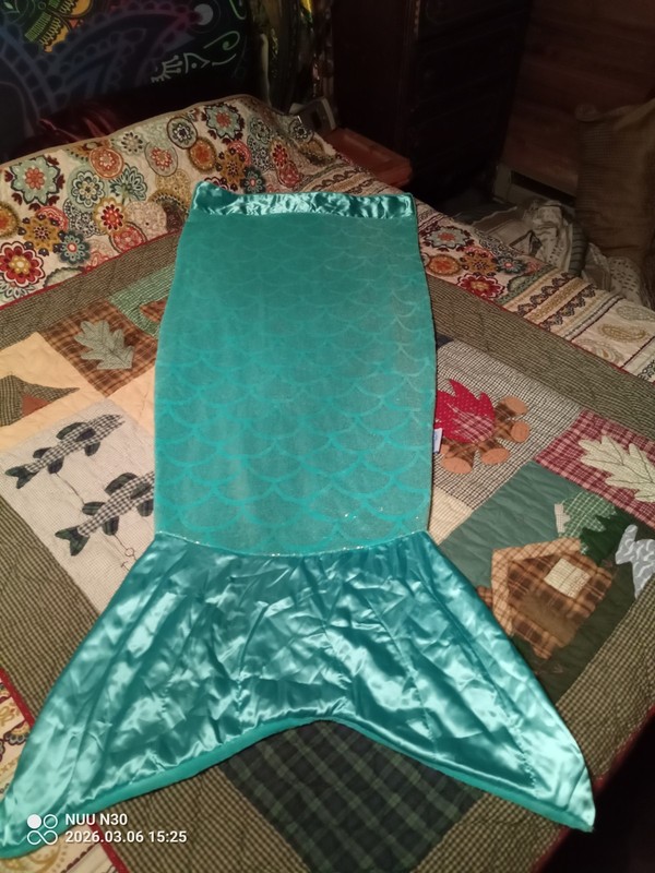 Snuggie Tails Teal Mermaid Blanket Sparkly Satin Glitter Costume XL