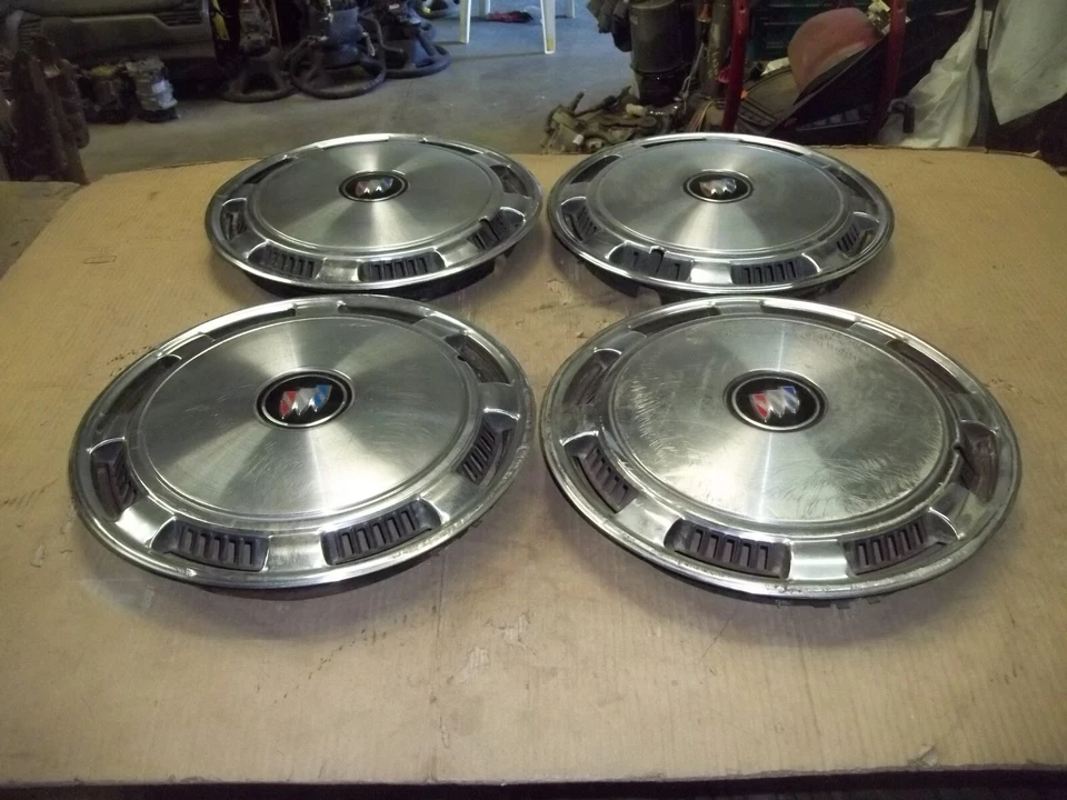 82 83 84 85 Buick Skyhawk Tapacubos Llanta Cubierta Tapacubos 13" OEM USADO 1108 SET Foto 2 de 4
