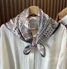 Pure 12 Momme Silk Wrap Scarf Bandanna grey totem Print Square Shawl 65X65cm