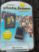 NWT Star Innovations Digital Photo Frame Keychain Stores 50 Photos 8MB USB Cord