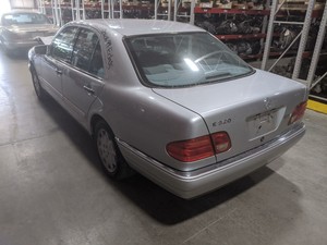 Rear Differential Out Of A 1999 Mercedes E320 With 98 878 Miles Ebay