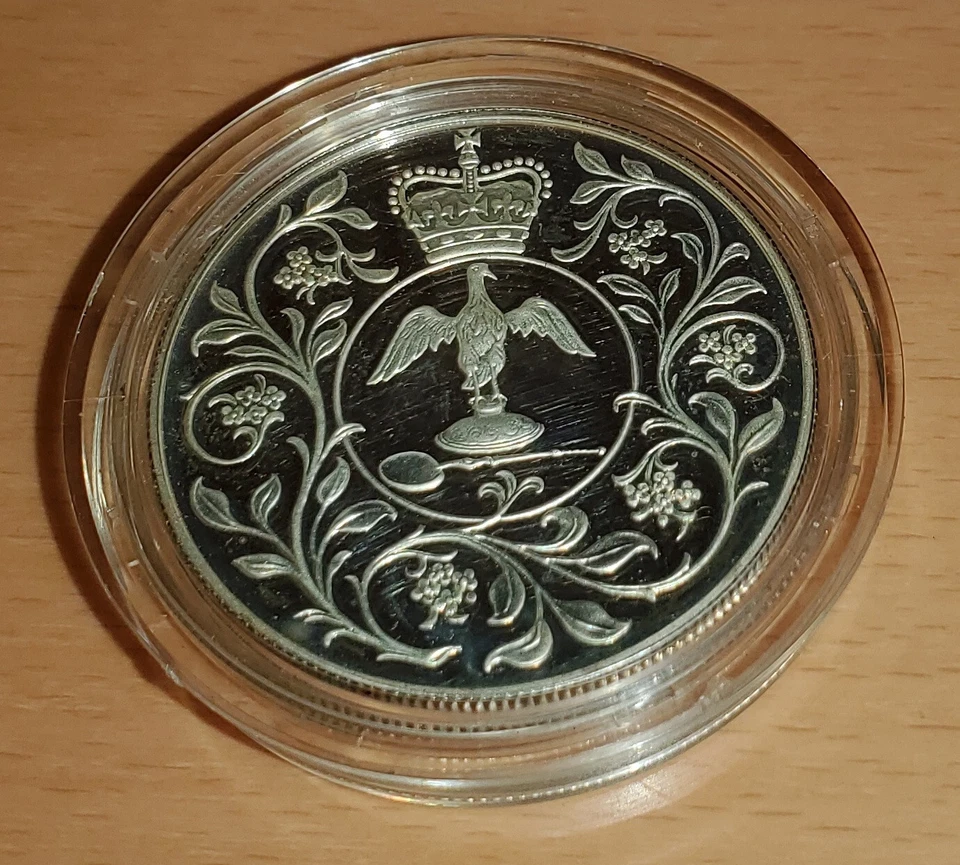 Queen Elizabeth II Solid Silver Coin Old Jubilee Medal 1977 Proof Crown Vintage - Image 4 of 4