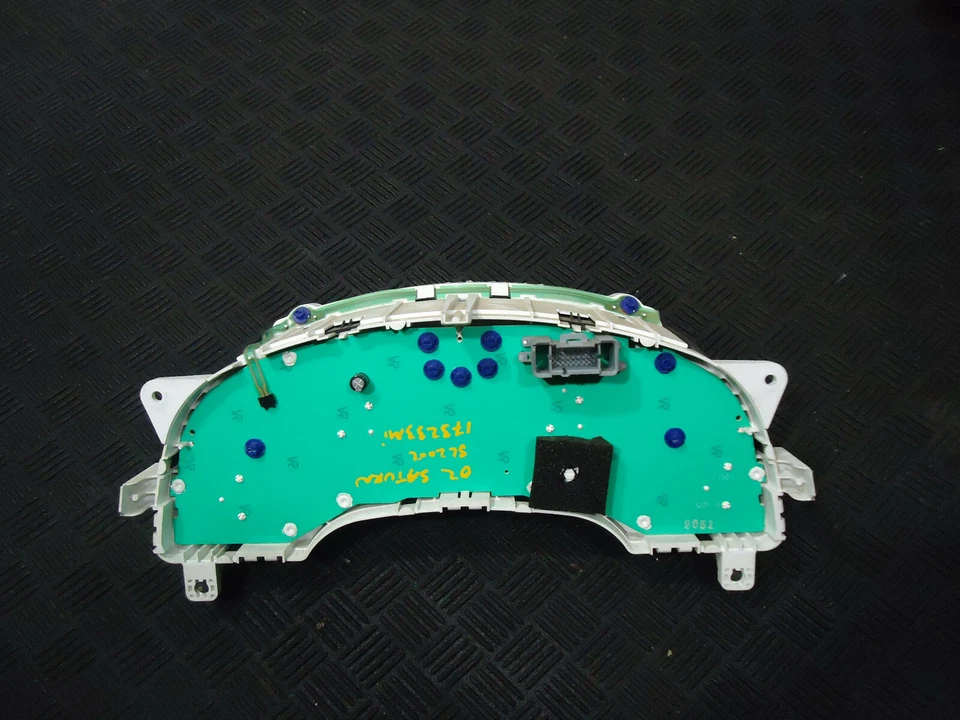 2002 SATURN SL1 SEDAN 1.9L FWD A/T 速度计仪器集群 173,233 英里 — 第 3/4 张图片