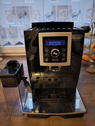 DELONGHI Kaffeevollautomat ECAM23.463.B LatteCrema System Kegelmahlwerk