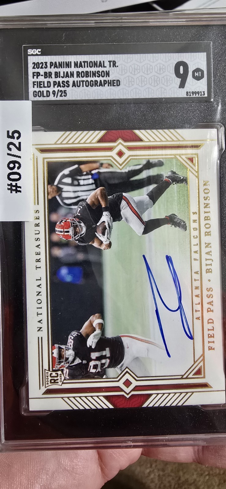 2023 Panini National Treasures Bijan Robinson Field Pass Auto Gold 9/25 Mint 9