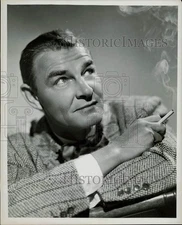 1947 Press Photo Ed "Archie" Gardner stars in "Duffy's Tavern." - kfx36025